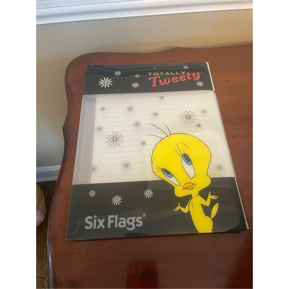 Rare Six Flags Totally Tweety Folder-Looney Tunes 1998